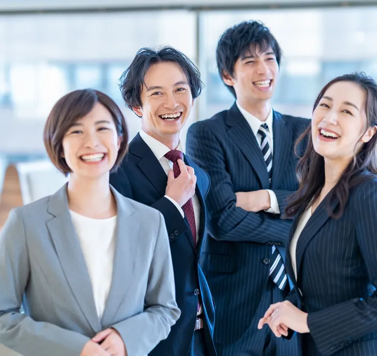 社員チームの笑顔